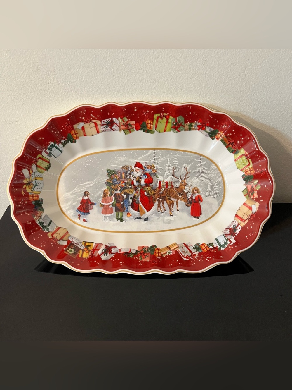 Villeroy & Boch Toy’s Fantasy Oval Bowl, Santa and Kids 7.5x11.5 - FLAW